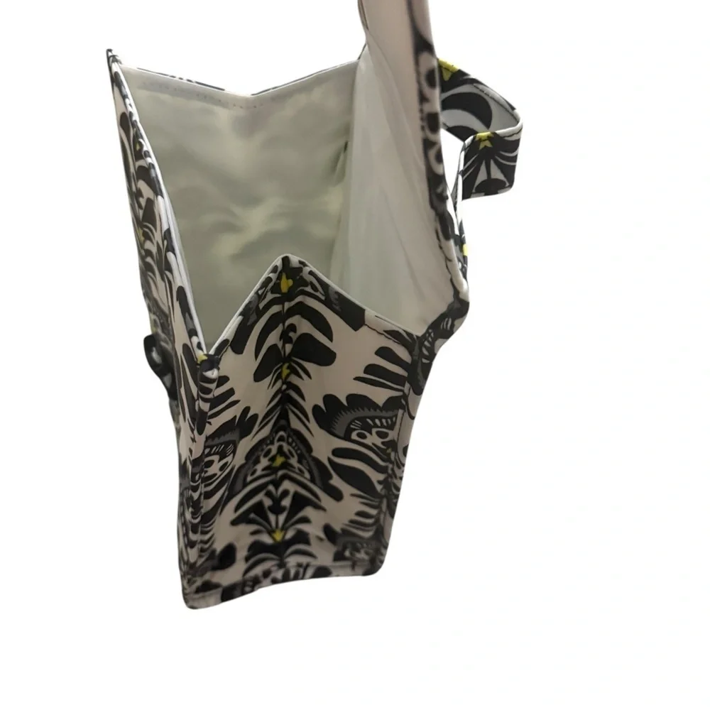 Vera Bradly Stylish Black and Yellow Patterned Lunch Bag. Brand new